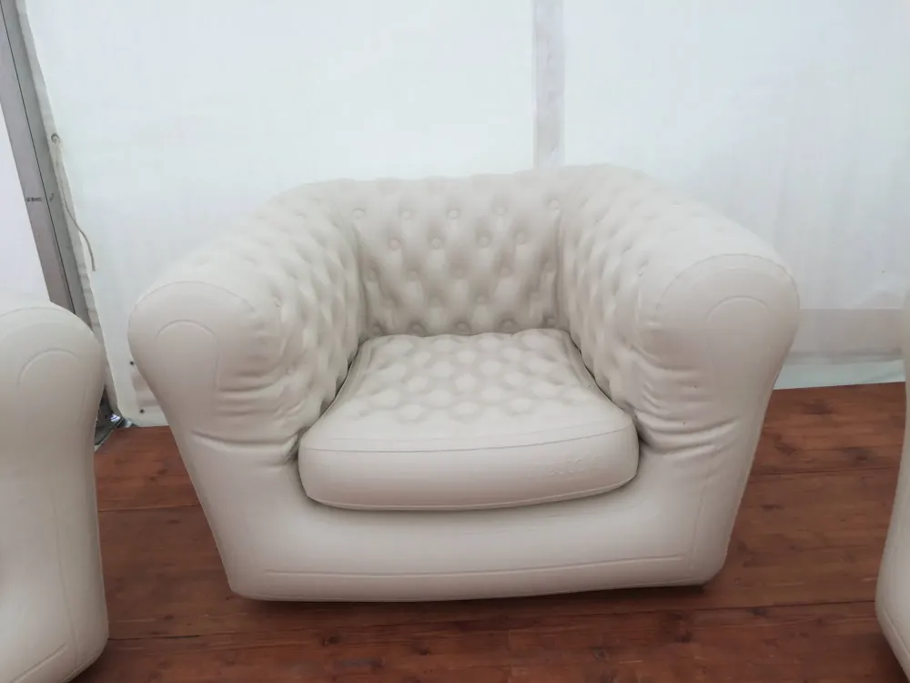 canape-et-fauteuil-chesterfield-creme