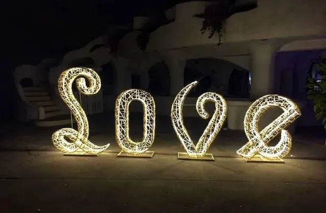 arches-florales-et-lumineuses